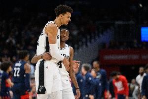 福克斯：文班对生活的看法与众不同 他能通过旅行获得新视角