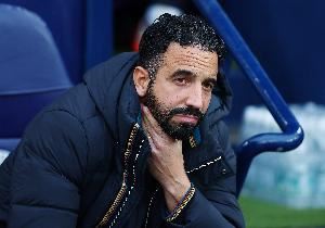 欧文：曼联踢得差归咎于踢三后卫会很尴尬 红魔最终会再次夺冠