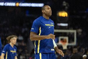 科尔:计划让霍福德出战22分钟+ 不打背靠背就能够增加出场时间