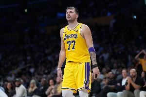 历史仅张伯伦做到过!湖媒:东契奇能在这个赛季场均得到40分吗?