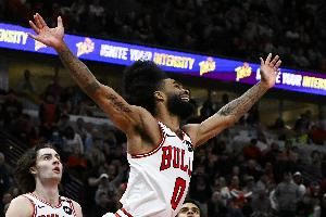 多诺万谈科比-怀特:目标是让他下周加入合练 有望几周后复出